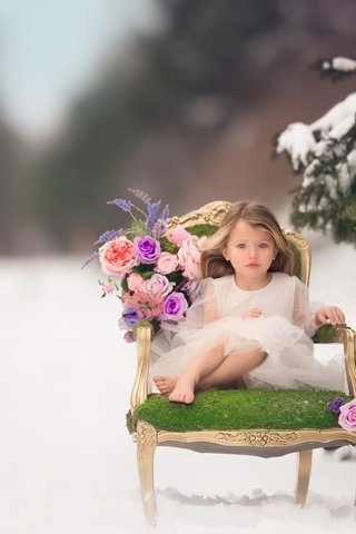 Обои кресло, цветы, снег, зима, настроение, розы, дети, девочка, ель, chair, flowers, snow, winter, mood, roses, children, girl, spruce разрешение 2048x1421 Загрузить