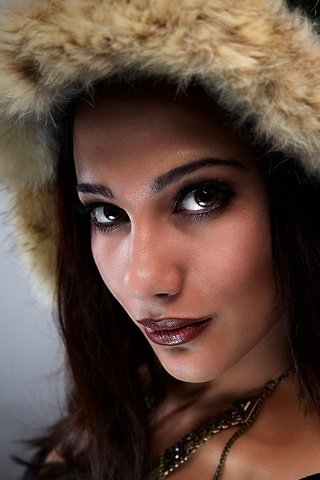 Обои девушка, взгляд, модель, волосы, лицо, макияж, girl, look, model, hair, face, makeup разрешение 1920x1279 Загрузить