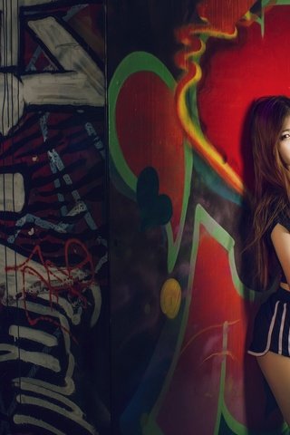 Обои девушка, взгляд, стена, граффити, азиатка, girl, look, wall, graffiti, asian разрешение 1920x1274 Загрузить