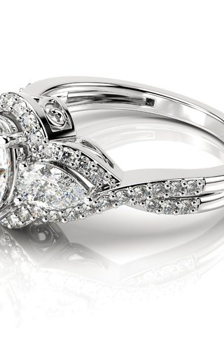 Обои украшения, макро, кольцо, белый фон, бриллиант, ювелирные изделия, драгоценный камень, decoration, macro, ring, white background, diamond, jewelry, gemstone разрешение 3600x2905 Загрузить