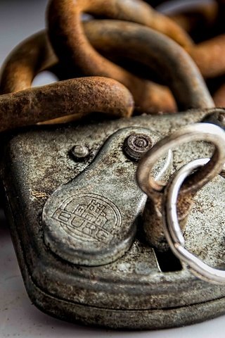 Обои металл, макро, замок, ключ, ржавчина, цепи, metal, macro, castle, key, rust, chain разрешение 2560x1707 Загрузить