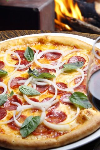 Обои огонь, лук, сыр, вино, колбаса, пицца, fire, bow, cheese, wine, sausage, pizza разрешение 4500x3390 Загрузить