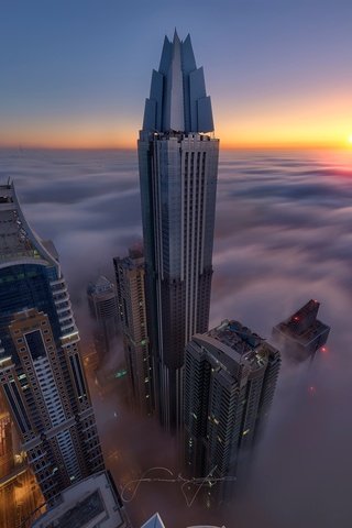 Обои туман, город, высотки, дубай, оаэ, fog, the city, skyscrapers, dubai, uae разрешение 2048x1366 Загрузить