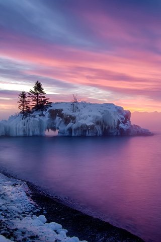 Обои деревья, снег, закат, зима, море, остров, trees, snow, sunset, winter, sea, island разрешение 2048x1358 Загрузить