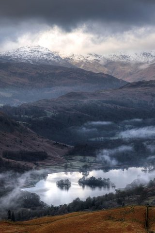 Обои небо, озеро, горы, холмы, туман, англия, the sky, lake, mountains, hills, fog, england разрешение 1920x1280 Загрузить