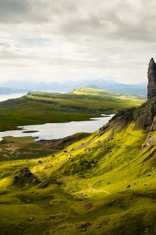 Обои озеро, склон, гора, шотландия, old man of storr, lake, slope, mountain, scotland разрешение 2000x1333 Загрузить