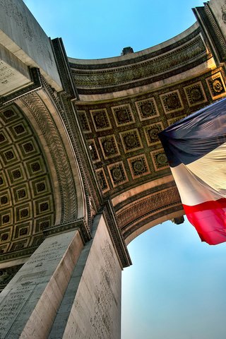 Обои париж, флаг, триумфальная арка, колонны, франция, paris, flag, arch, columns, france разрешение 1920x1200 Загрузить