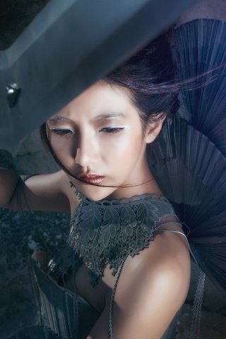 Обои стиль, девушка, настроение, меч, взгляд, азиатка, style, girl, mood, sword, look, asian разрешение 2048x1106 Загрузить