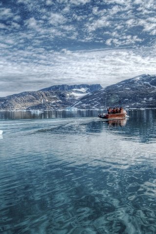 Обои холмы, снег, зима, море, лодка, льдины, рыбаки, hills, snow, winter, sea, boat, ice, fishermen разрешение 1920x1200 Загрузить