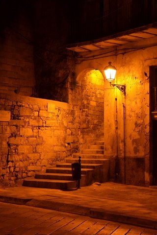 Обои ночь, фонари, лестница, дом, италия, ragusa sicily, night, lights, ladder, house, italy разрешение 2560x1695 Загрузить
