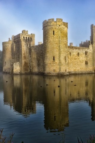 Обои отражение, туман, замок, англия, башни, замок бодиам, старинный, reflection, fog, castle, england, tower, bodiam castle, vintage разрешение 2048x1365 Загрузить