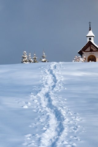 Обои снег, зима, церковь, следы, ели, часовня, snow, winter, church, traces, ate, chapel разрешение 2048x1365 Загрузить