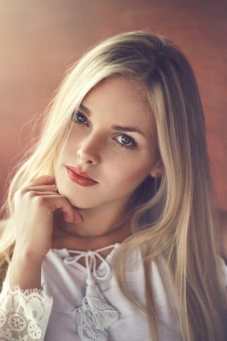 Обои рука, девушка, блондинка, взгляд, модель, волосы, лицо, hand, girl, blonde, look, model, hair, face разрешение 2560x1707 Загрузить