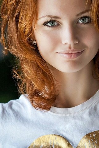 Обои девушка, улыбка, взгляд, рыжая, волосы, лицо, girl, smile, look, red, hair, face разрешение 2560x1600 Загрузить