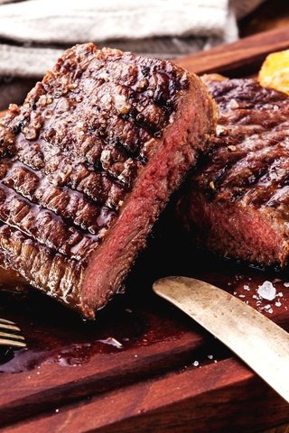 Обои мясо, картофель, стейк, розмарин, meat, potatoes, steak, rosemary разрешение 2400x1304 Загрузить