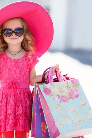 Обои платье, очки, дети, девочка, шляпа, пакеты, dress, glasses, children, girl, hat, packages разрешение 5760x3840 Загрузить