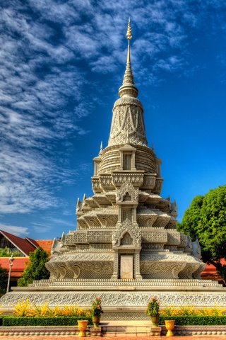 Обои небо, храм, пагода, камбоджа, пномпень, серебряная пагода, the sky, temple, pagoda, cambodia, phnom penh, silver pagoda разрешение 2048x1491 Загрузить