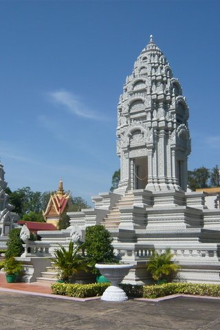 Обои пагода, вьетнам, камбоджа, королевский дворец, ступа кантха бопха, pagoda, vietnam, cambodia, royal palace, the stupa of kantha bopha разрешение 3264x2448 Загрузить