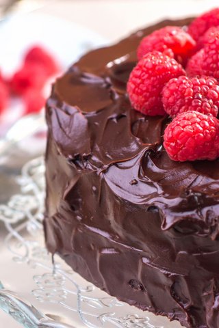 Обои малина, ягоды, шоколад, сладкое, торт, десерт, raspberry, berries, chocolate, sweet, cake, dessert разрешение 1920x1080 Загрузить