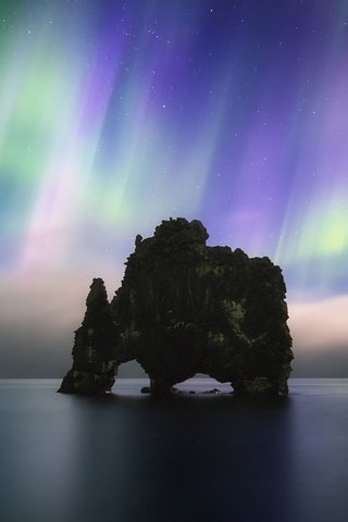 Обои ночь, пейзаж, море, скала, северное сияние, арка, арктика, night, landscape, sea, rock, northern lights, arch, arctic разрешение 1920x1200 Загрузить