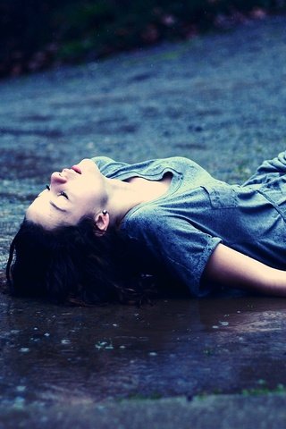 Обои девушка, настроение, дождь, волосы, лицо, мокрая, закрытые глаза, girl, mood, rain, hair, face, wet, closed eyes разрешение 1920x1080 Загрузить