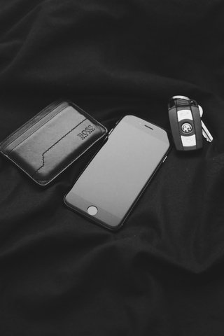 Обои чёрно-белое, ключ, телефон, смартфон, black and white, key, phone, smartphone разрешение 4592x3064 Загрузить