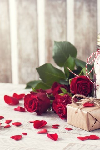 Обои цветы, мармелад, розы, день святого валентина, лепестки, маршмеллоу, сердечко, красные, букет, подарок, банка, flowers, marmalade, roses, valentine's day, petals, marshmallows, heart, red, bouquet, gift, bank разрешение 4644x3096 Загрузить