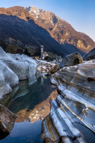 Обои озеро, тичино, горы, лавертеццо, скалы, verzasca river, швейцария, скалы-, башня, церковь, долина верзаска, verzasca valley, река верзаска, the verzasca river, lake, ticino, mountains, lavertezzo, rocks, switzerland, tower, church, valley verzasca разрешение 2048x1173 Загрузить