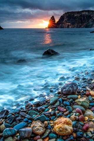 Обои скалы, камни, галька, море, пляж, побережье, крым, alexey suloev, jasper beach, rocks, stones, pebbles, sea, beach, coast, crimea разрешение 1920x1169 Загрузить