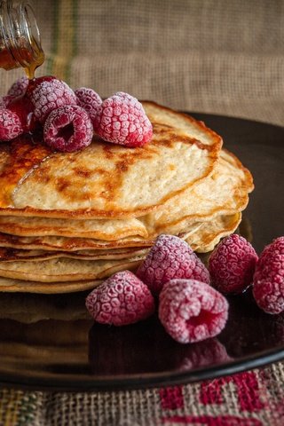 Обои малина, ягоды, блинчики, блины, сироп, raspberry, berries, pancakes, syrup разрешение 5184x3262 Загрузить