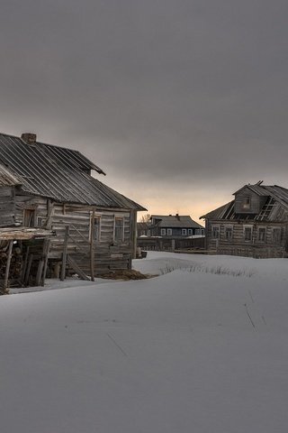 Обои снег, зима, утро, деревня, дома, церковь, мурманская область, snow, winter, morning, village, home, church, murmansk oblast разрешение 2390x1400 Загрузить