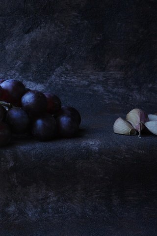 Обои виноград, гроздь, натюрморт, чеснок, grapes, bunch, still life, garlic разрешение 2159x1165 Загрузить
