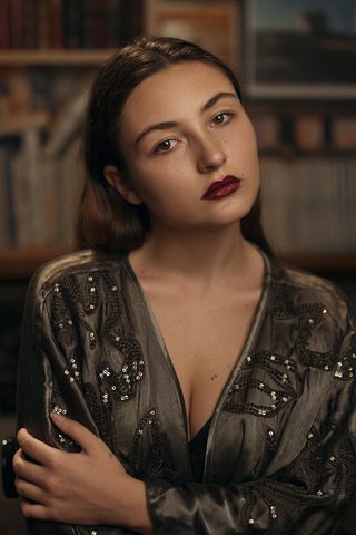 Обои девушка, взгляд, волосы, губы, лицо, декольте, mara saiz, girl, look, hair, lips, face, neckline разрешение 2048x1365 Загрузить