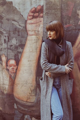 Обои девушка, взгляд, стена, модель, волосы, лицо, пальто, mara saiz, girl, look, wall, model, hair, face, coat разрешение 2048x1365 Загрузить