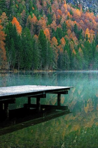 Обои деревья, озеро, река, природа, отражение, утро, осень, пирс, trees, lake, river, nature, reflection, morning, autumn, pierce разрешение 2048x1371 Загрузить