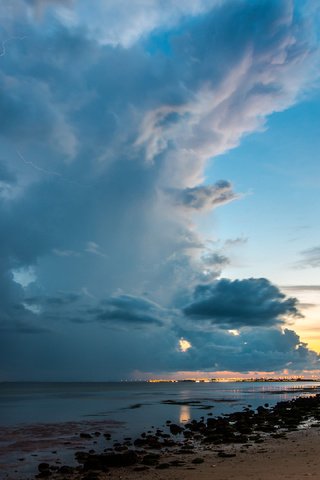 Обои небо, облака, молния, пляж, океан, гроза, the sky, clouds, lightning, beach, the ocean, the storm разрешение 3840x2160 Загрузить