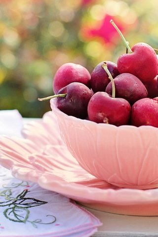 Обои стол, черешня, ягоды, вишня, салфетка, тарелка, пиала, table, cherry, berries, napkin, plate, bowl разрешение 3840x2160 Загрузить