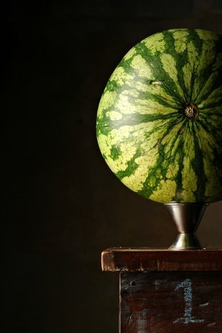 Обои фон, ягода, стол, арбуз, баланс, background, berry, table, watermelon, balance разрешение 2048x1360 Загрузить