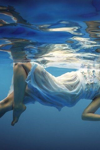 Обои свет, dmitry laudin, вода, девушка, отражение, пузыри, бассейн, волосы, руки, light, water, girl, reflection, bubbles, pool, hair, hands разрешение 1920x1200 Загрузить