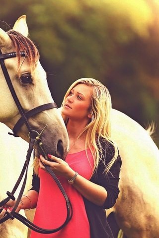 Обои лошадь, девушка, поза, блондинка, взгляд, лицо, конь, horse, girl, pose, blonde, look, face разрешение 1920x1086 Загрузить