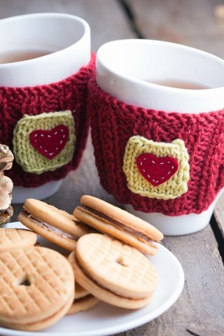 Обои кружки, шишка, чай, сердечки, тарелка, печенье, mugs, bump, tea, hearts, plate, cookies разрешение 2736x1824 Загрузить