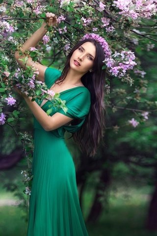 Обои дерево, цветение, платье, брюнетка, весна, венок, tree, flowering, dress, brunette, spring, wreath разрешение 1920x1080 Загрузить