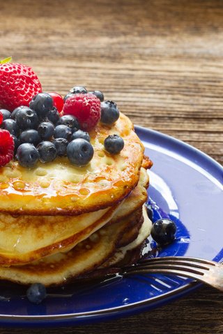 Обои малина, клубника, ягоды, черника, блины, смородина, оладьи, raspberry, strawberry, berries, blueberries, pancakes, currants разрешение 5022x3348 Загрузить