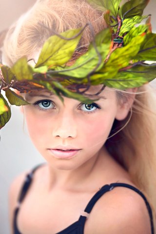 Обои взгляд, девочка, волосы, лицо, венок, julia altork, look, girl, hair, face, wreath разрешение 2048x1365 Загрузить