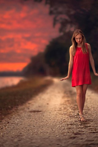 Обои дорога, закат, девушка, фон, блондинка, модель, красное платье, road, sunset, girl, background, blonde, model, red dress разрешение 2048x1484 Загрузить