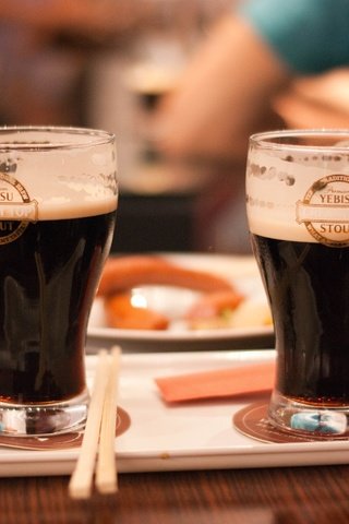 Обои кафе, стол, бокалы, пиво, алкогольный напиток, cafe, table, glasses, beer, alcoholic beverage разрешение 4592x3056 Загрузить