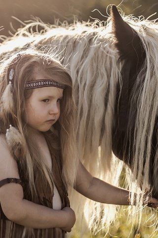 Обои фон, взгляд, девочка, волосы, пони, грива, лошадка, background, look, girl, hair, pony, mane, horse разрешение 2560x1707 Загрузить