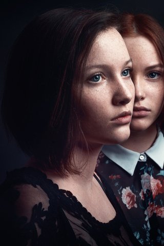 Обои девушки, черный фон, лица, модели, веснушки, рыженькие, girls, black background, face, model, freckles, redhead разрешение 2048x1365 Загрузить