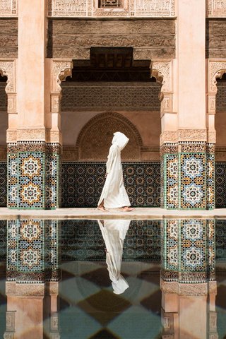 Обои храм, ben youssef, девушка, отражение, город, бассейн, в белом, марракеш, марокко, temple, girl, reflection, the city, pool, in white, marrakech, morocco разрешение 2560x1440 Загрузить