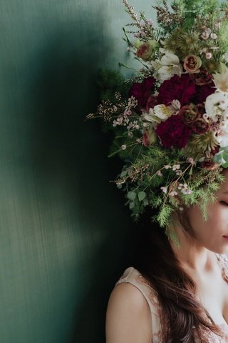 Обои цветы, девушка, фон, взгляд, волосы, букет, лицо, венок, flowers, girl, background, look, hair, bouquet, face, wreath разрешение 2048x1365 Загрузить